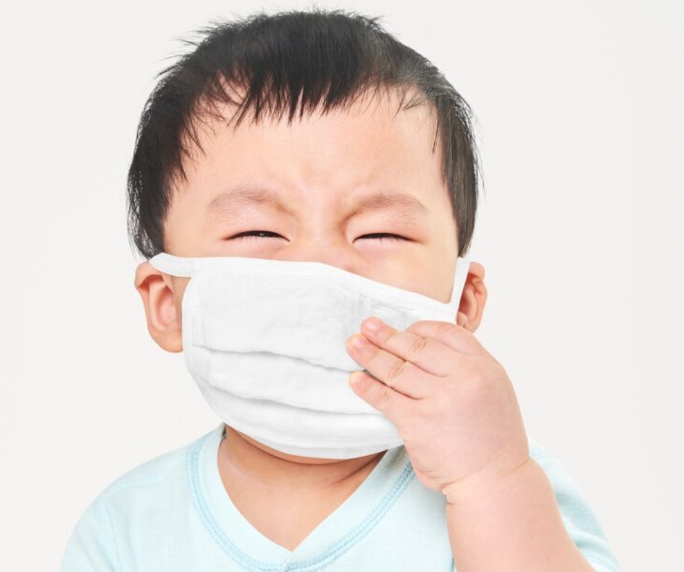 Bayi di Bawah 2 Tahun Tak Dianjurkan Pakai Masker saat Abu Vulkanik, Ini Cara Aman Melindunginya